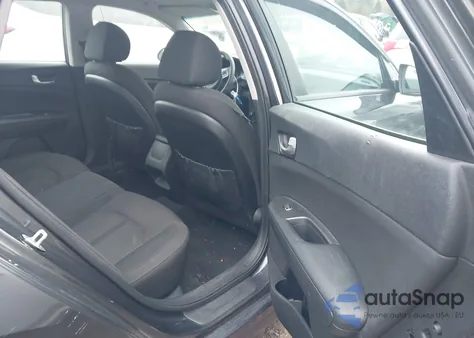 2017 Kia Optima Lx z USA, uszkodzony, nr VIN 5XXGT4L38HG169163